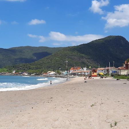 Chale Praia Da Armacao Florianópolis 外观 照片